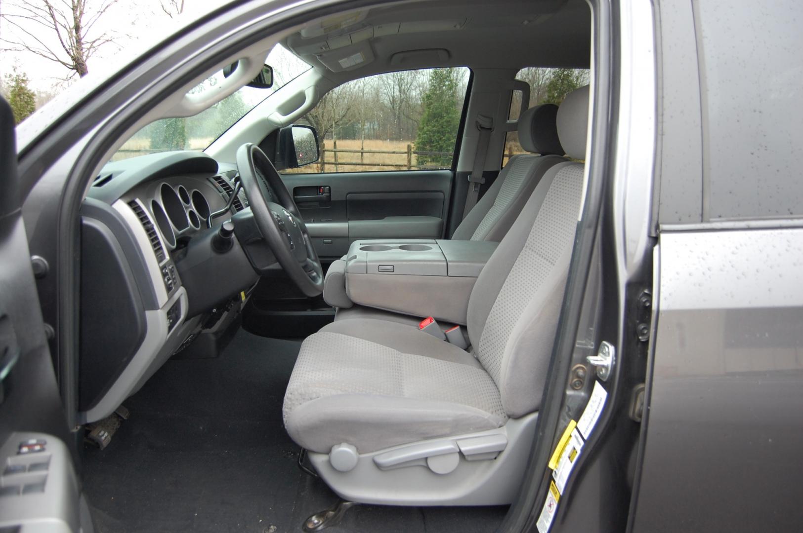 2013 Gray /Gray Cloth Toyota Tundra (5TFDW5F19DX) with an 5.7L V8 OHV 16V engine, Automatic transmission, located at 6528 Lower York Road, New Hope, PA, 18938, (215) 862-9555, 40.358707, -74.977882 - Photo#8